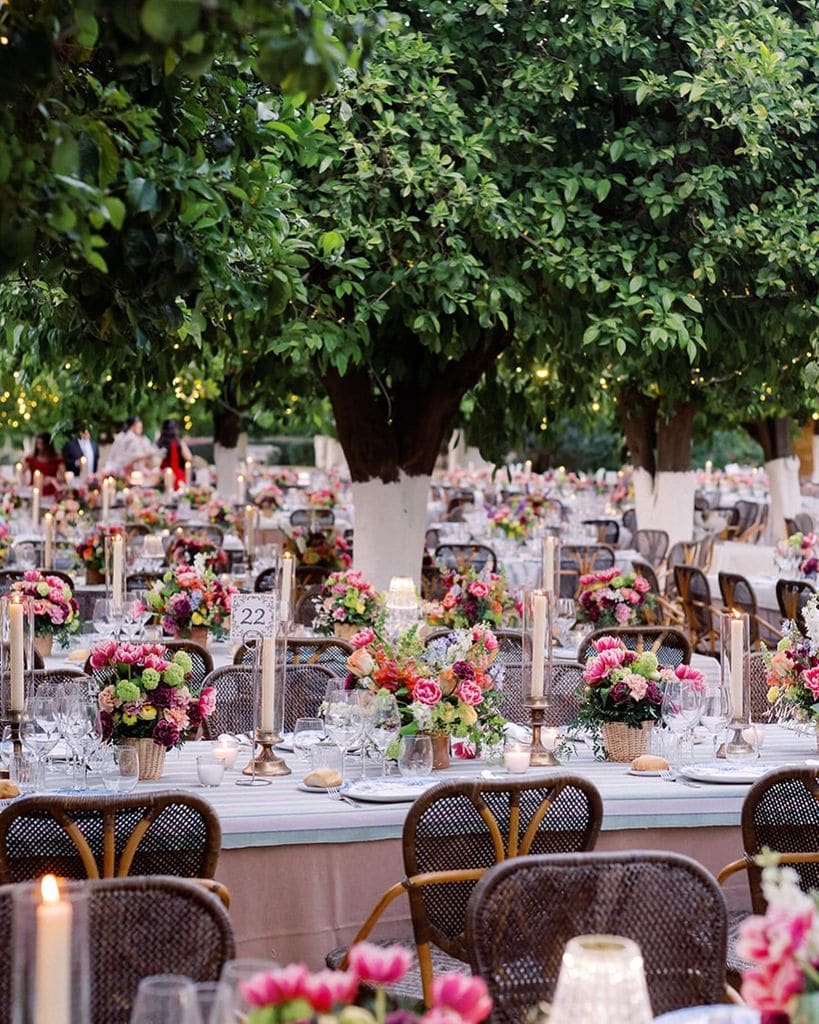 Decoración con manteles de boda multicolor