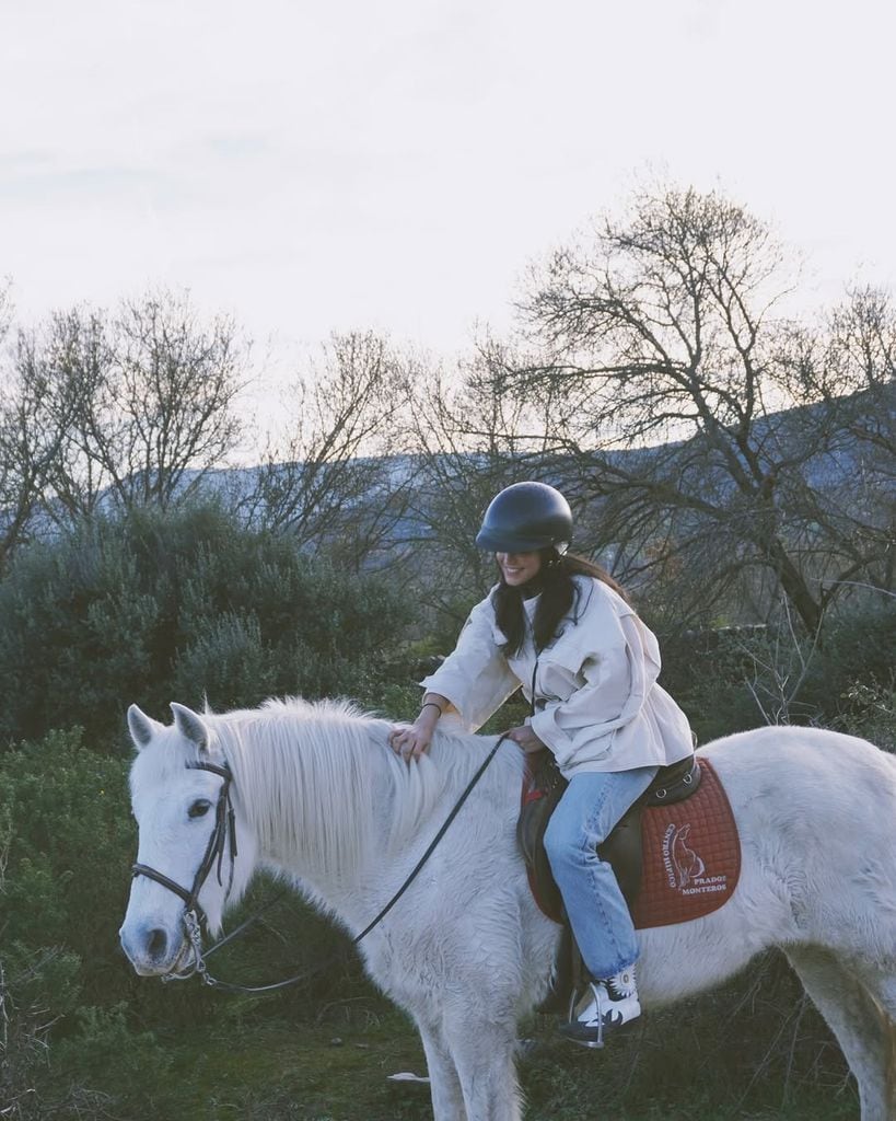 Ale dio a conocer que desea llegar a su boda en caballo.