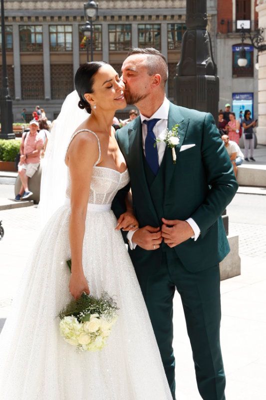 Vania Millán y Julián Bayón en su boda