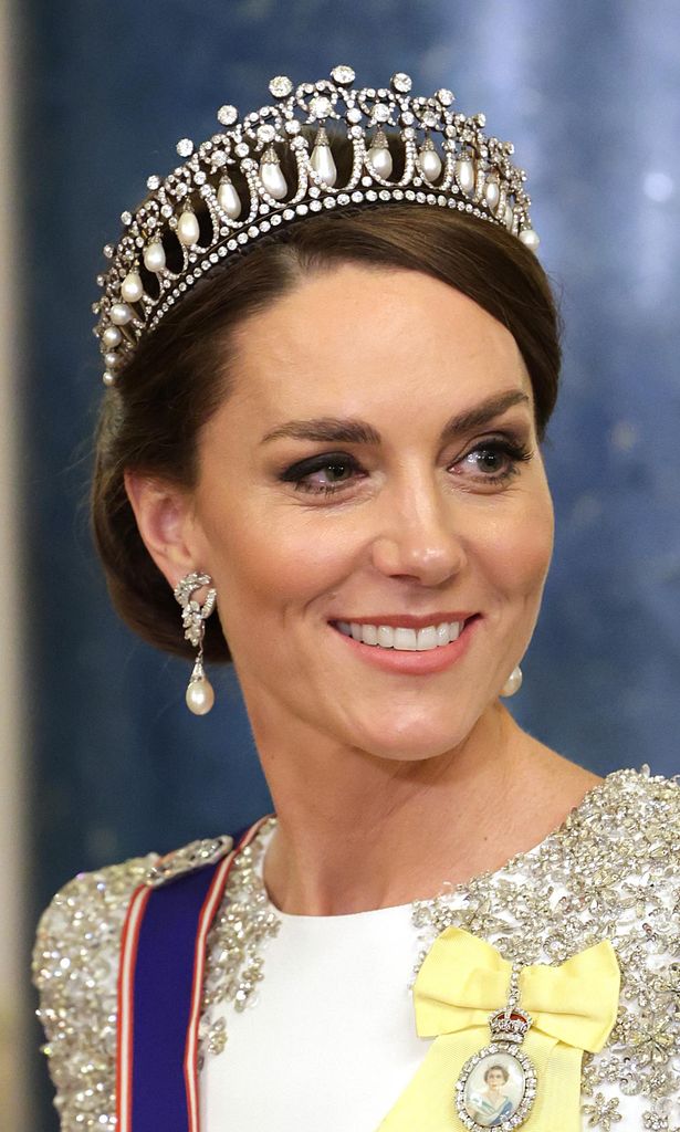 catherine dazzled wearing the queen mary 39 s lover 39 s knot tiara