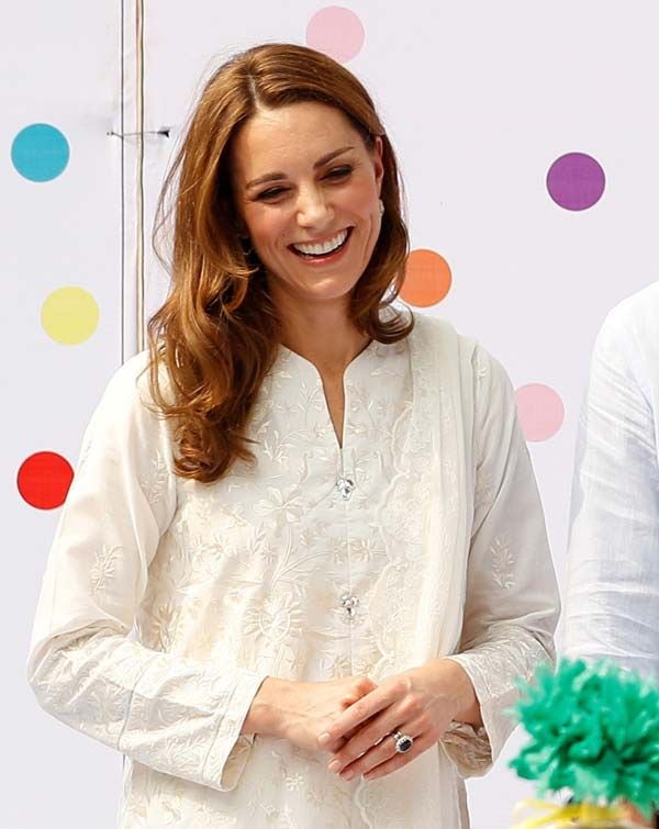 Kate Middleton con traje tradicional pakistaní