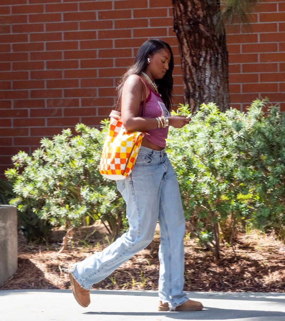 EXCLUSIVE - Shes Just Like Us! President Obamas daughter Sasha Obama Blends Into The Crowd As She Runs Errands In The Hustle And Bustle Of Los Angeles - 29 Aug 2022