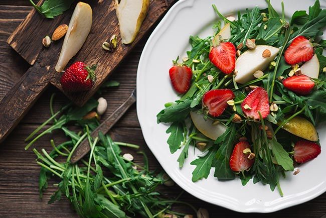 Platos con frutas