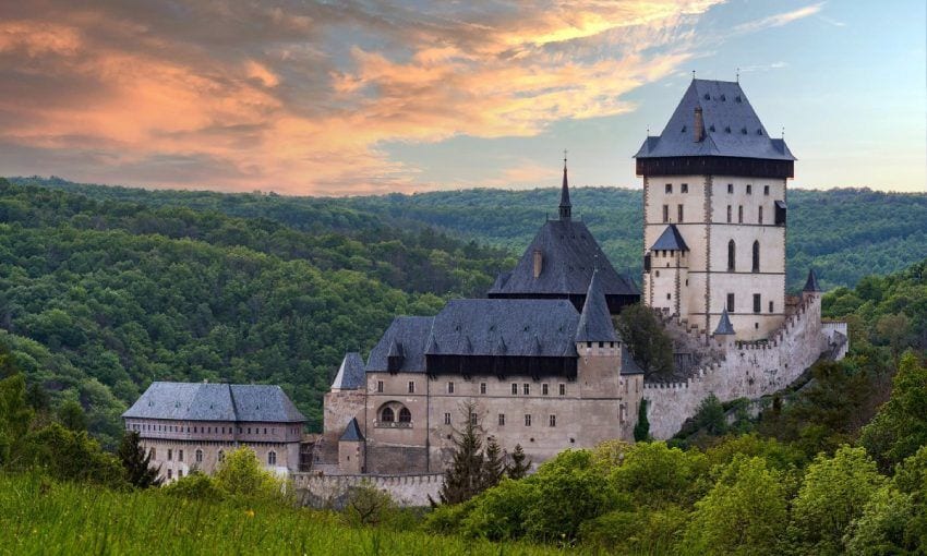 castillo de karl tejn en la rep blica checa cerca de praga