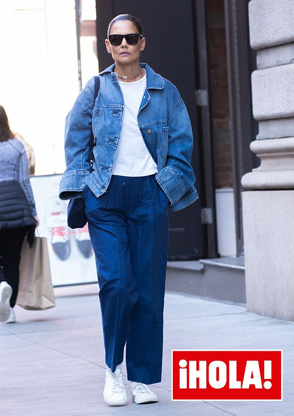 Katie Holmes paseando por Nueva York con look doble 'denim'
