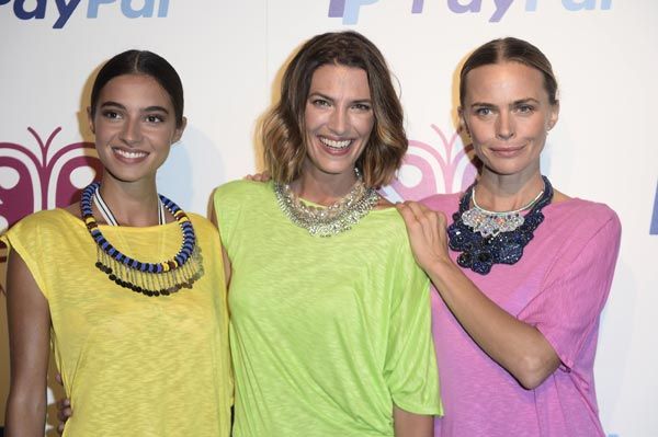 Rocío con Laura y Verónica después del desfile en Madrid
