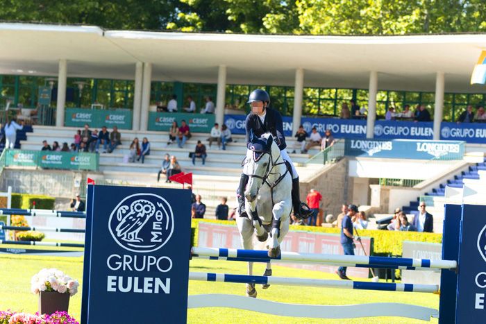 Eugenia en el concurso de saltos