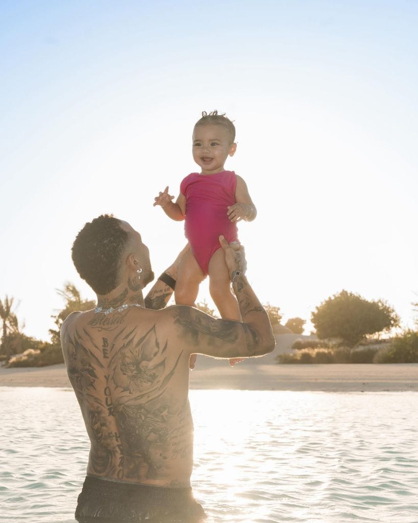 Neymar celebró el primer cumpleaños de su pequeña Mavie con esta linda postal.