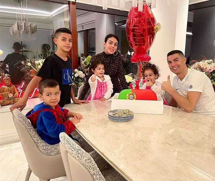 Cristiano Ronaldo celebra su cumpleaños con Georgina y sus cuatro hijos