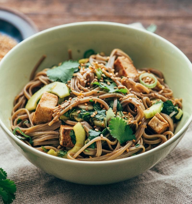 ensalada de noodles chinos