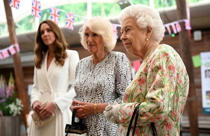 Isabel II, Camilla de Cornualles y Kate MIddleton