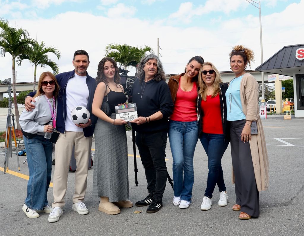 Irasema Otero (Socia Vilaplana Films), Julian Gil (actor y protagonista de 'Eva y Adán en Miami'), Bárbara Cuesta (actriz española), Lilo Vilaplana (Director), Elizabeth Gutierrez (actriz y protagonista de 'Eva y Adán en Miami'), Roxana Rotundo (CEO VIP 2000 TV) y Patricia Gonzalez (CEO Sueño Eterno de España).