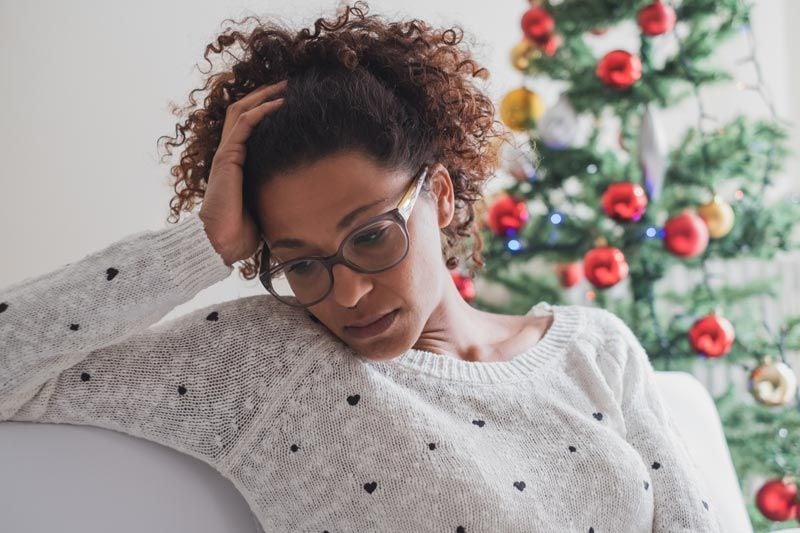 mujer pensativa navidad