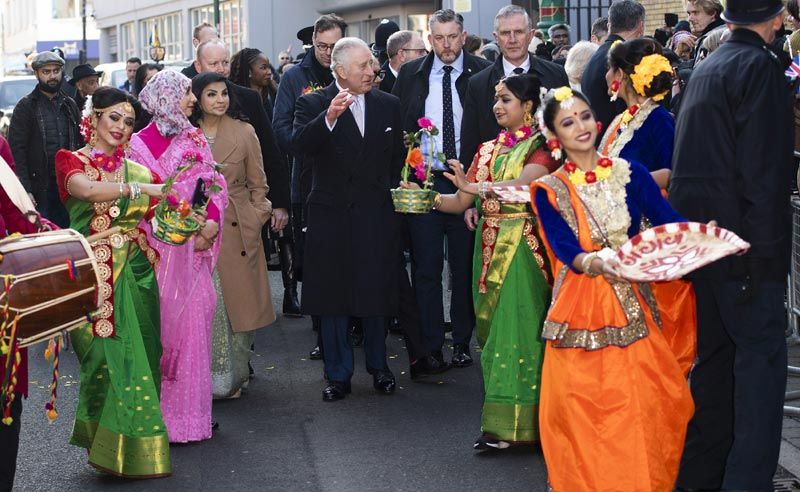 Rey Carlos con la comunidad de Bangladesh de Londres