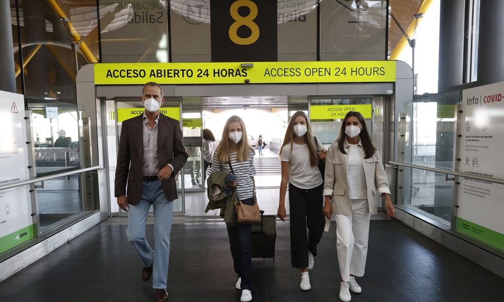 spanish princess says goodbye at airport to family