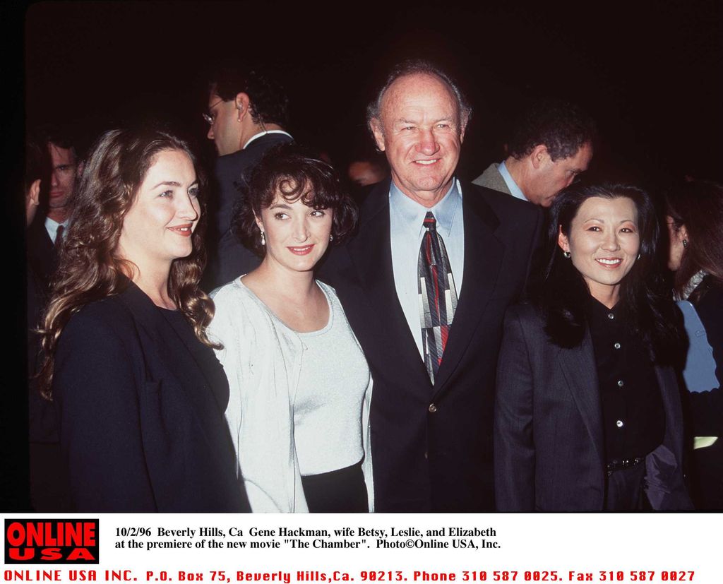 Gene Hackman,  con su mujer Betsy, y sus hijas Leslie y Elizabeth en 1996