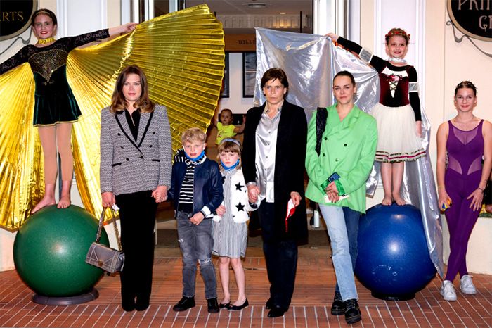 Estefanía de Mónaco, con sus hijas y sus sobrinos en el circo