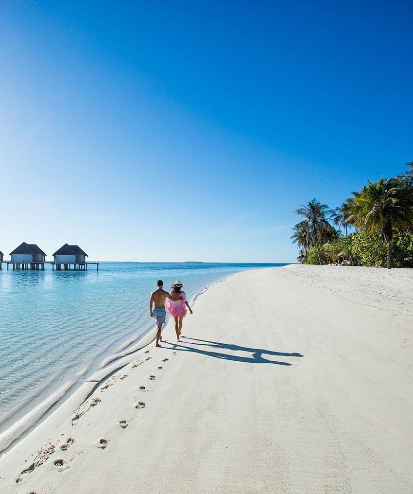 Pasear por las playas de Maldivas 