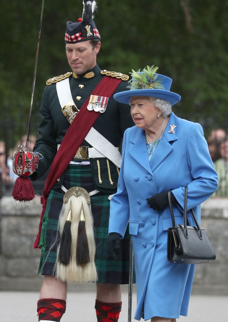 Johnny Thomspon con Isabel II