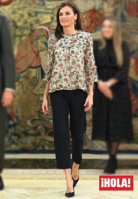 Reina Letizia look blusa flores