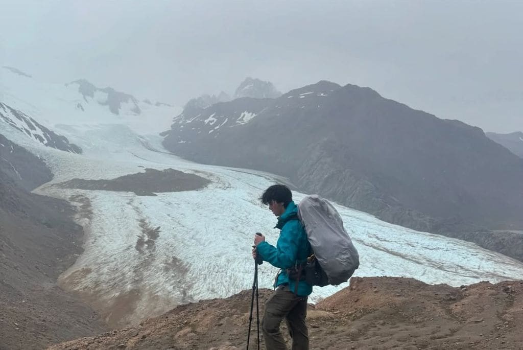 Dylan, el hijo de Michael Douglas y Catherine Zeta-Jones, en el Parque Nacional de los Glaciares (Argentina)