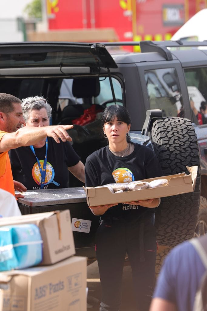 Aitana ayudando en Valencia el 9 de noviembre de 2024