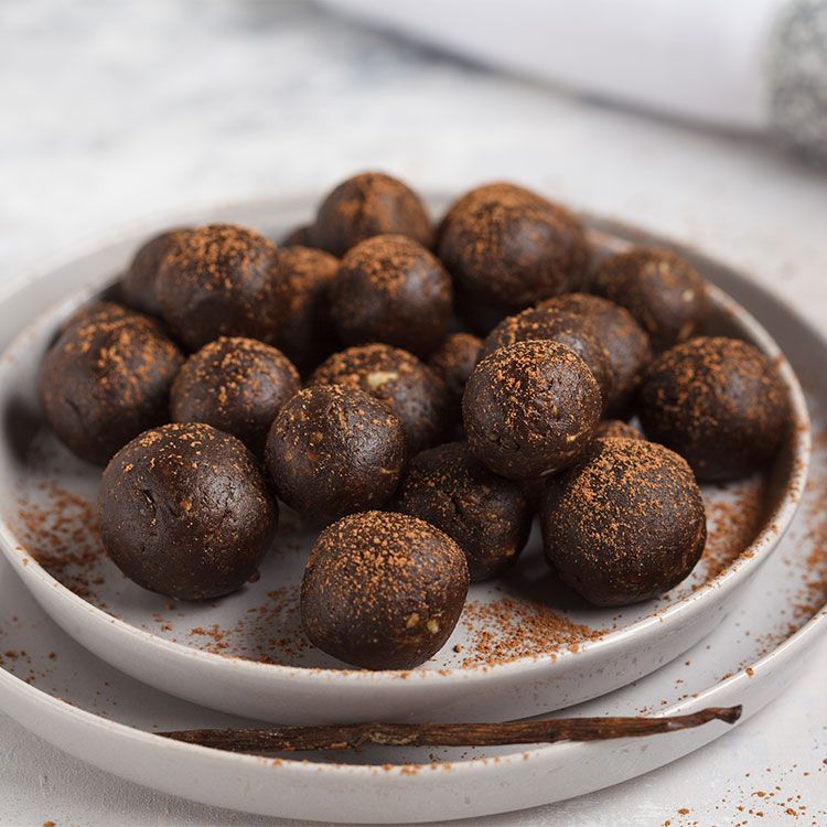 Bolas de chocolate, dátiles y nueces pecanas