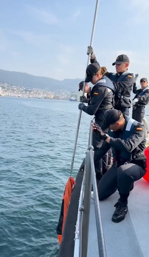 La princesa Leonor de maniobras en el mar en la Escuela Naval de Marín de La Armada el 20 de septiembre de 2024