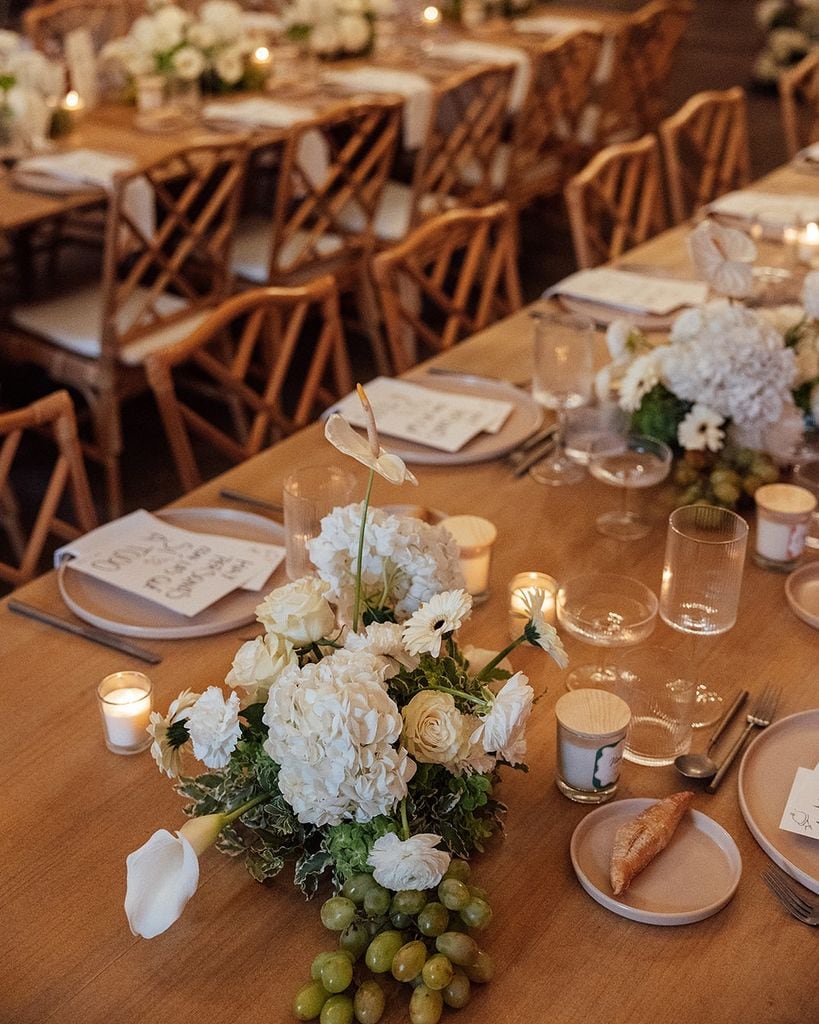 Decoraciones de boda en color blanco frutas