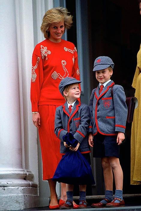 La princesa Diana con Harry y Guillermo en Wetherby School