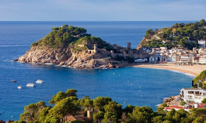 Tossa de Mar y su recinto amurallado, unos de los pueblos más bellos de la Costa Brava.