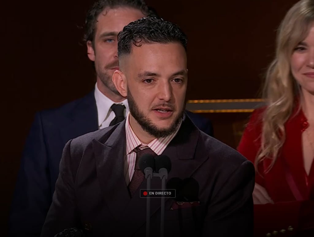 C Tangana recogiendo el premio Goya por Yerai Cortés