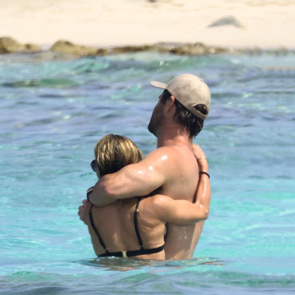 HO4121 Elsa Pataky y Chris Hemsworth en Ibiza