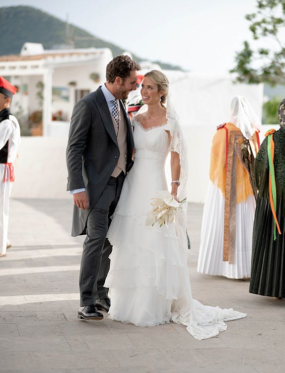 Vestido de novia con volantes