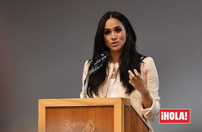 El inspirador discurso por la igualdad de la duquesa de Sussex en su visita sorpresa a un colegio