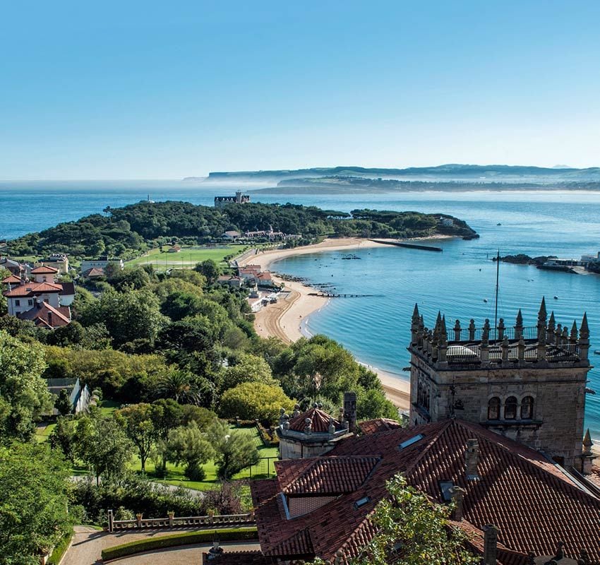 Panorámica de la bahía de Santander y la península de la Magdalena