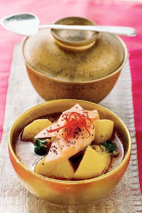 Yogur con fruta fresca y semillas de amapola