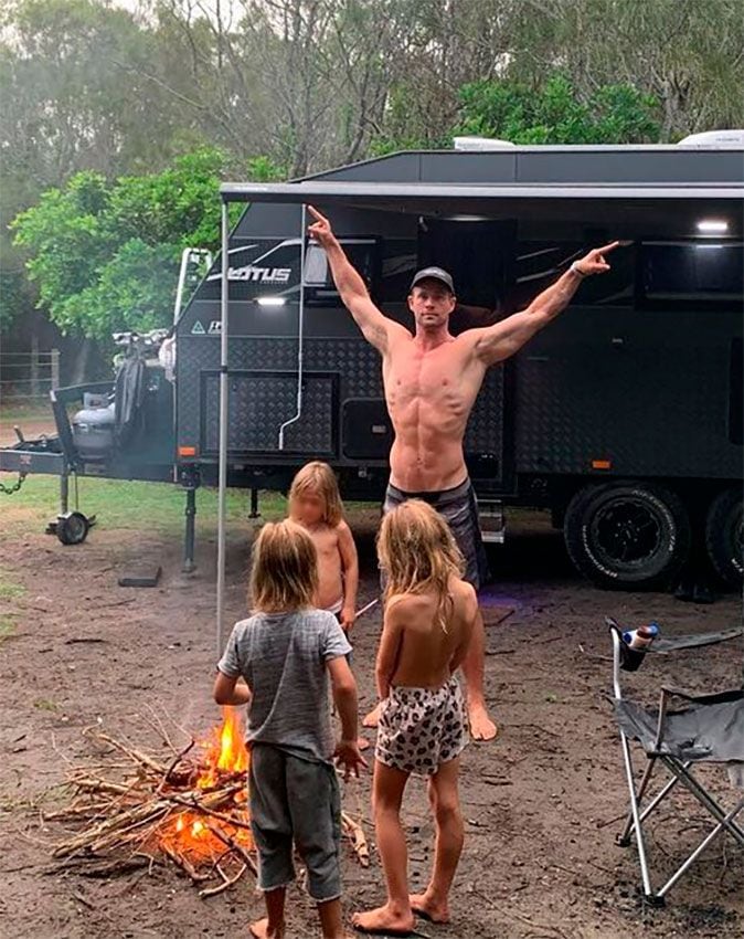 Chris Hemsworth, feliz con sus tres hijos