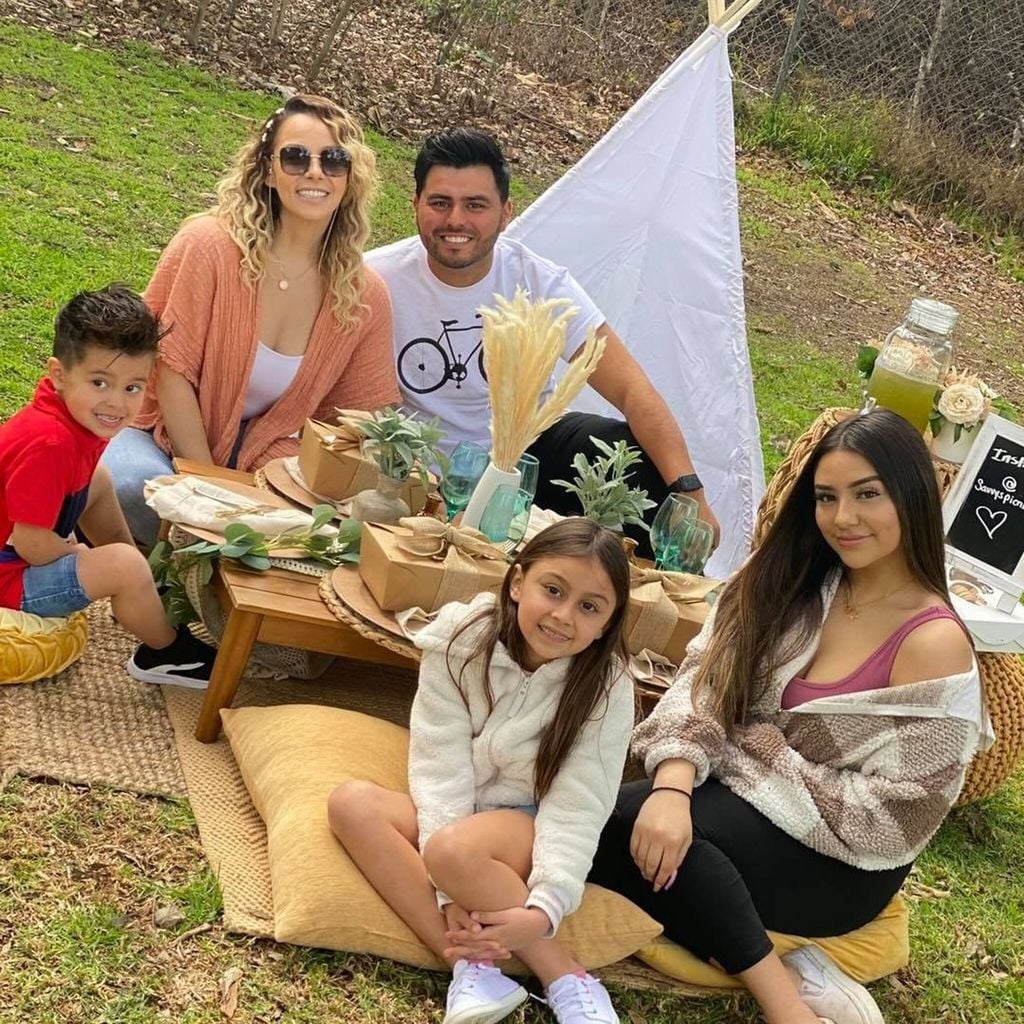 Rosie Rivera y sus hijos