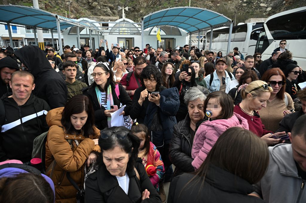 Santorini en alerta: más de 550 sismos de hasta 5,1 sacuden la isla y provocan evacuaciones