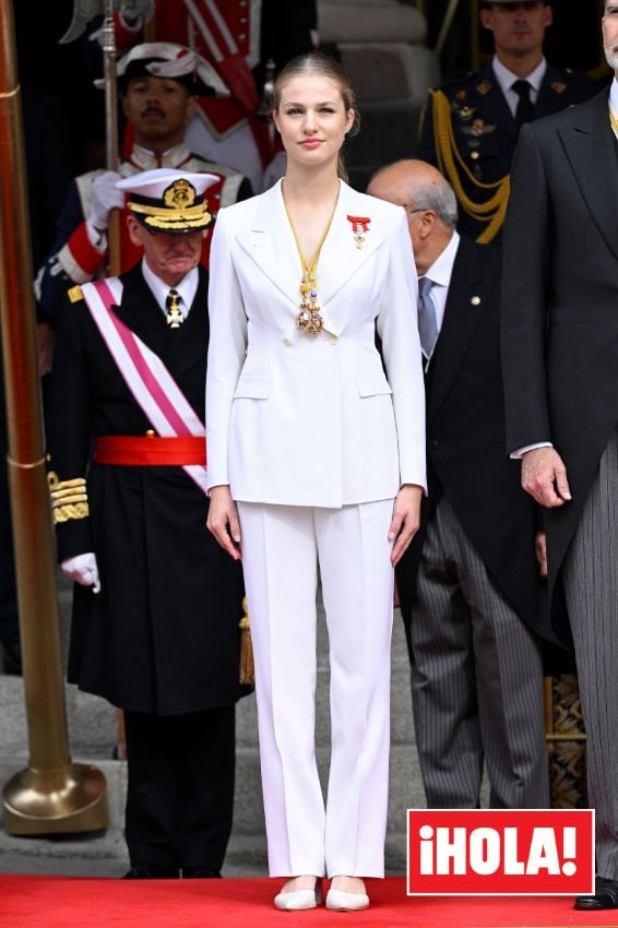 Princesa Leonor look jura de la Constitución detalle del traje