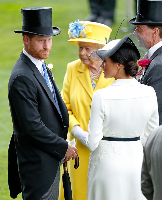 Isabel II con los duques de Sussex