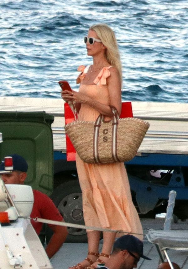 claudia schiffer looks 1