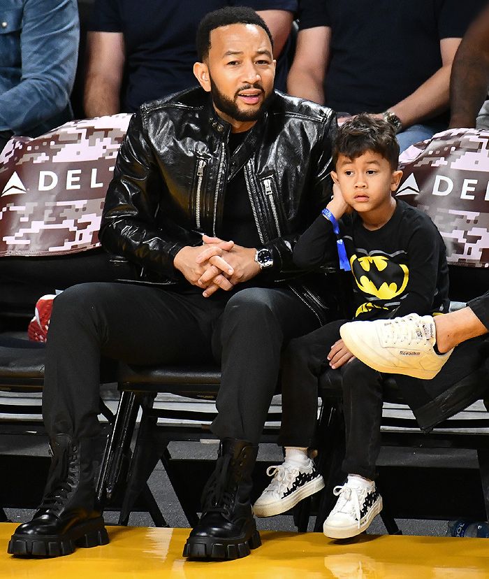 Miles, hijo de John Legend, se aburre viendo baloncesto
