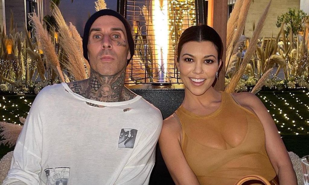 kim kardashian goes to dinner with khloe rob kourtney and travis barker