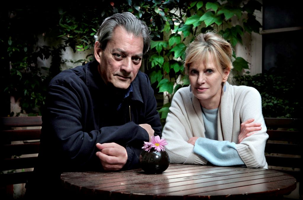 Escritor Paul Auster and y su mujer Siri Hustvedt