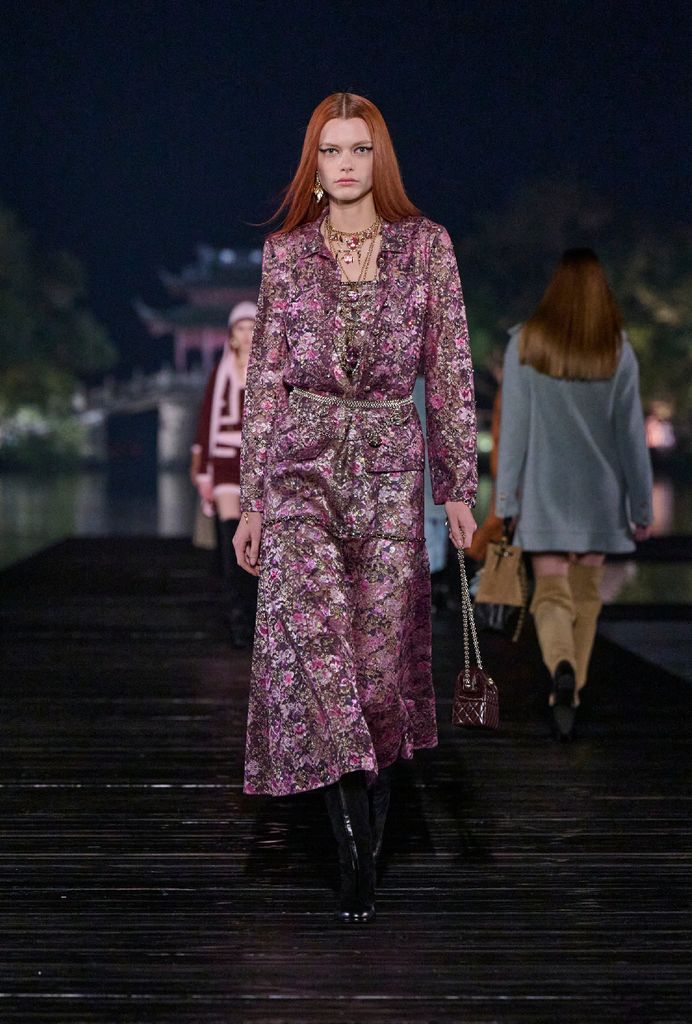 Desfile de CHANEL 2024/25 Métiers d’art en Hangzhou, China