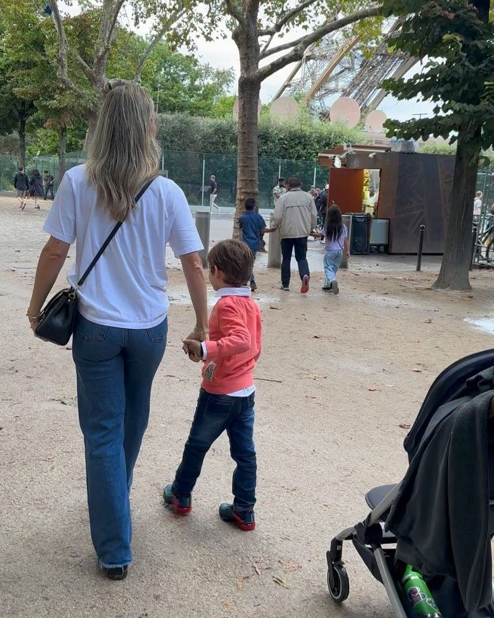 Daniel Sarcos y Alessandra Villegas de vacaciones en París