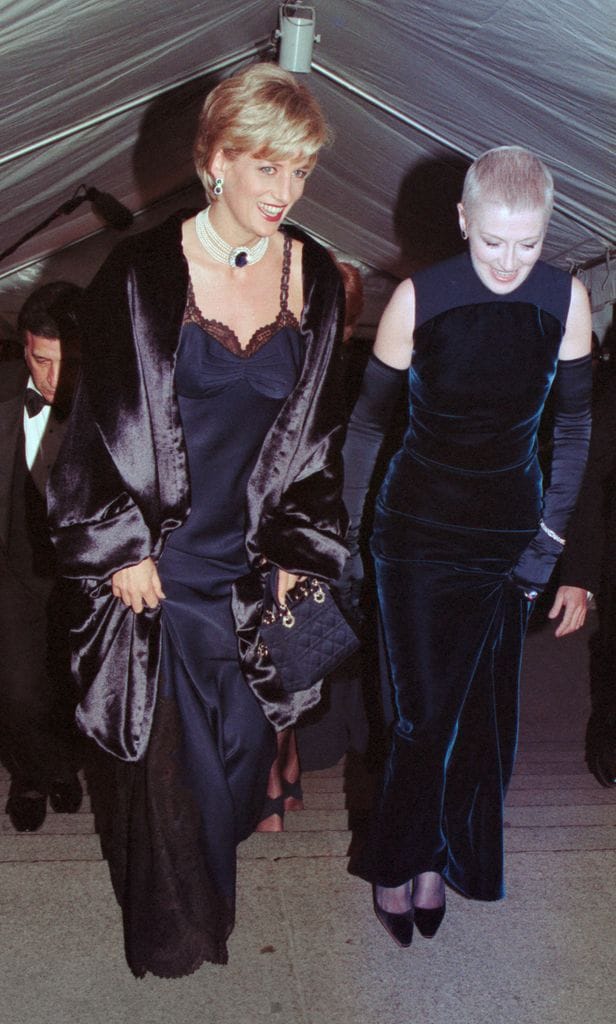 Diana de Gales a su llegada a una gala en el Metropolitan Museum of Art's Costume