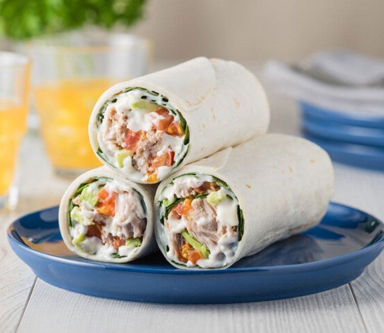 'Wraps' de atún, aguacate y tomate